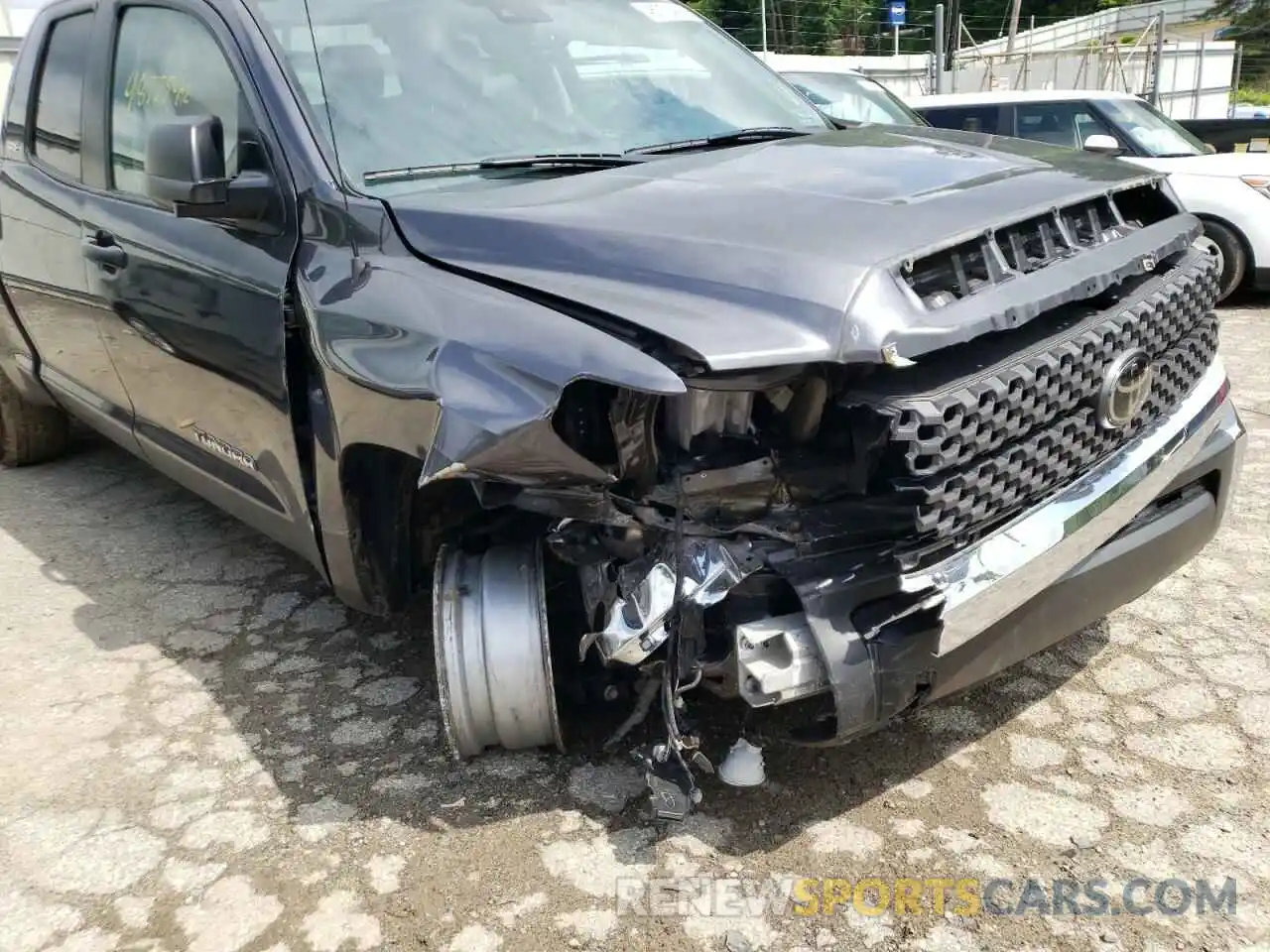 9 Photograph of a damaged car 5TFUM5F13KX083629 TOYOTA TUNDRA 2019