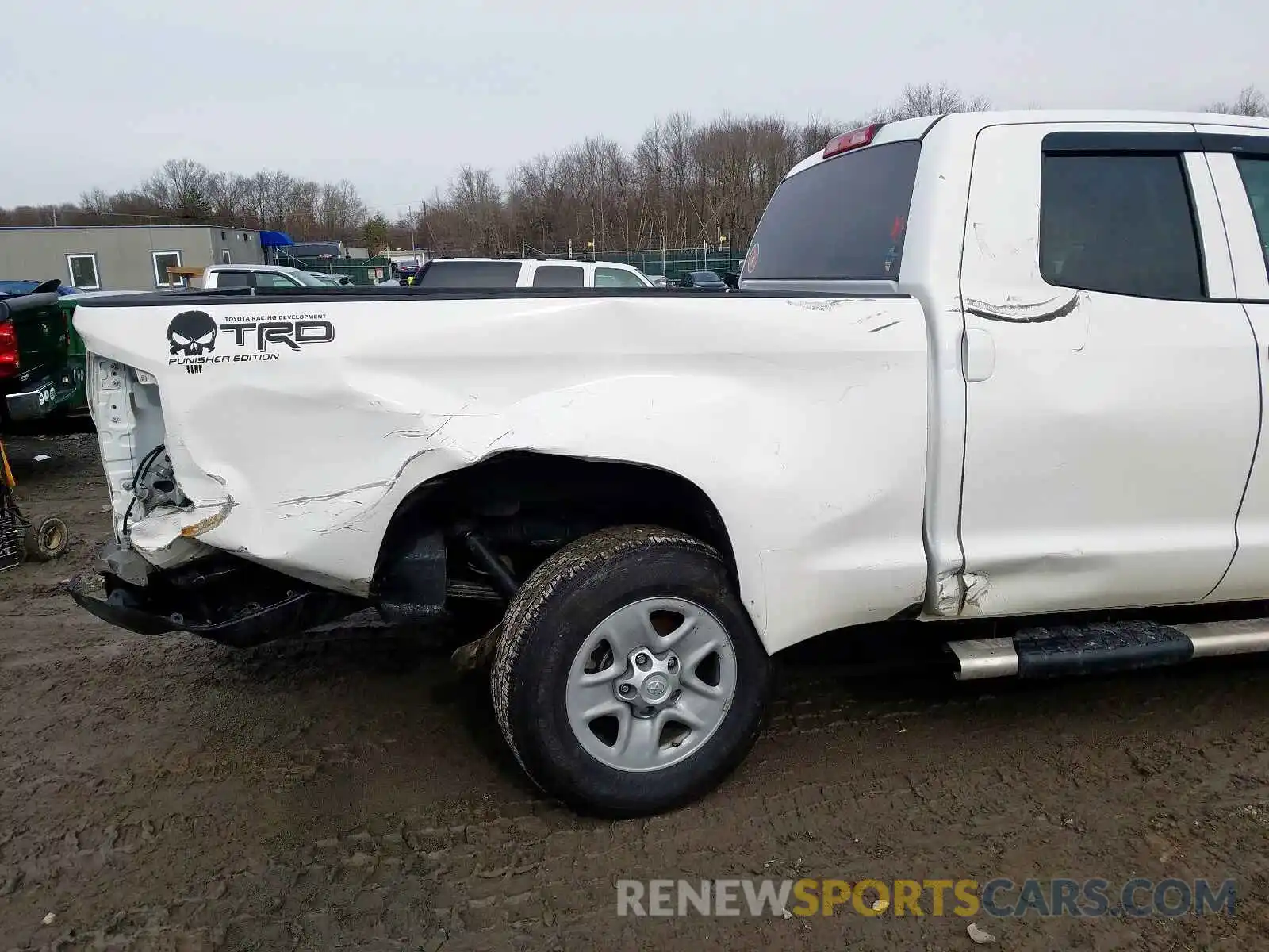 9 Photograph of a damaged car 5TFUM5F15KX081283 TOYOTA TUNDRA 2019