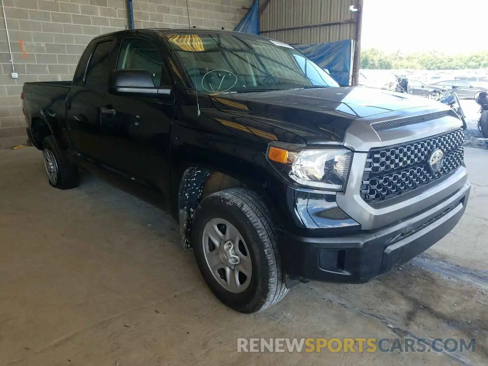 1 Photograph of a damaged car 5TFUM5F15KX081879 TOYOTA TUNDRA 2019