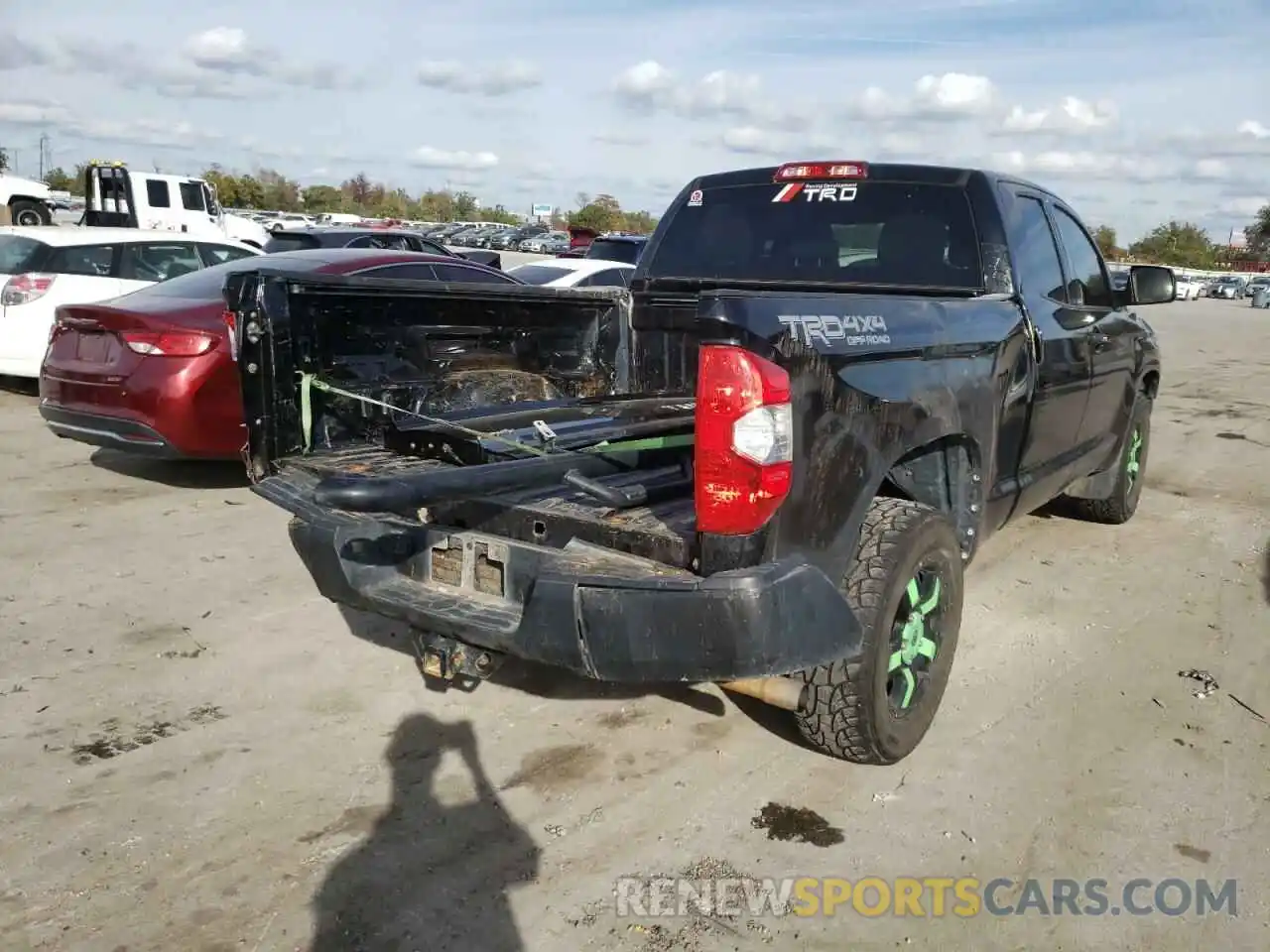 9 Photograph of a damaged car 5TFUM5F15KX083342 TOYOTA TUNDRA 2019