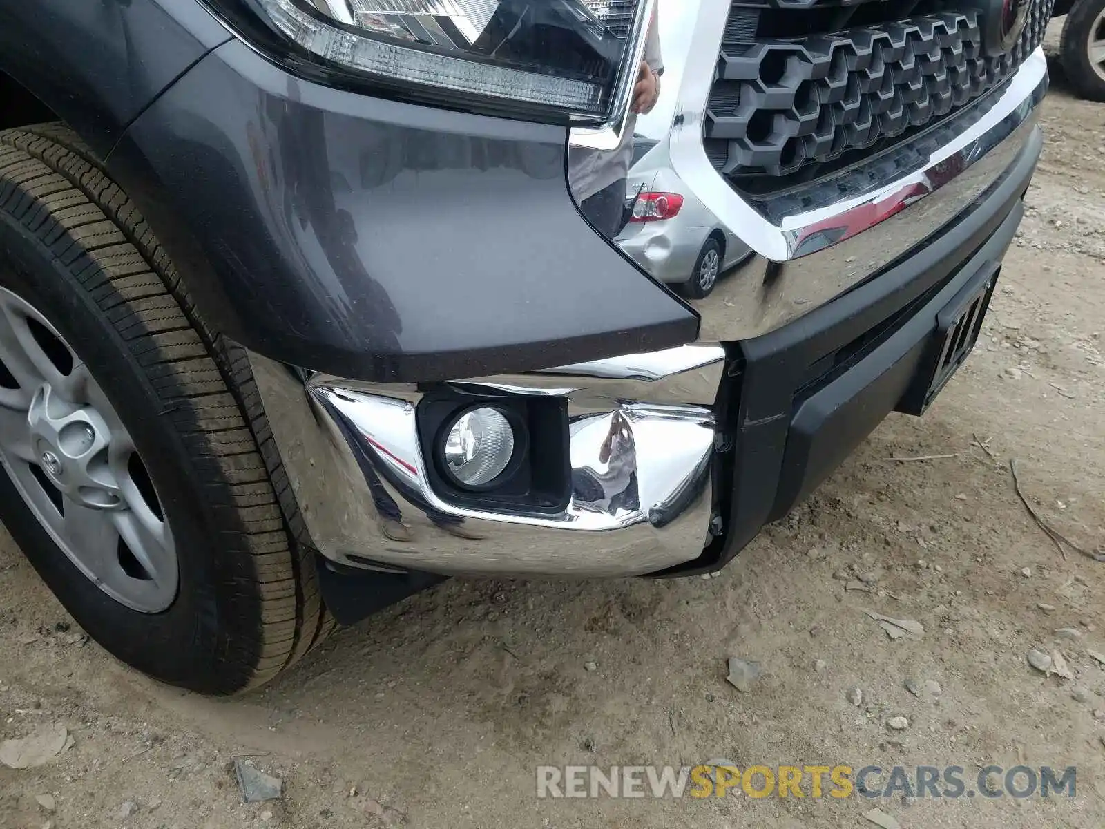 9 Photograph of a damaged car 5TFUM5F15KX083681 TOYOTA TUNDRA 2019