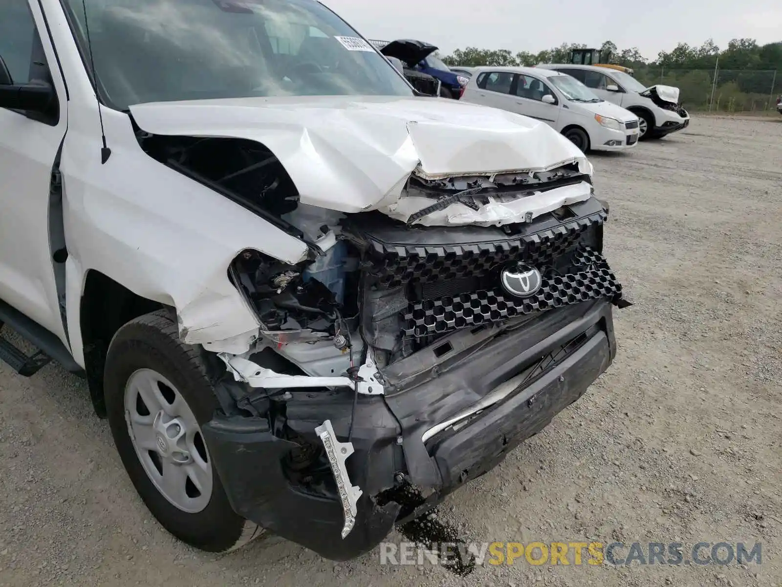 9 Photograph of a damaged car 5TFUM5F16KX082801 TOYOTA TUNDRA 2019