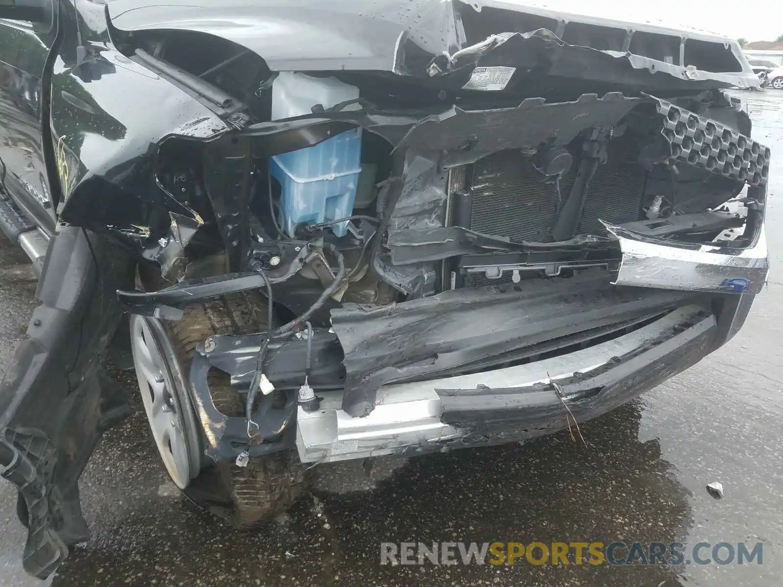 9 Photograph of a damaged car 5TFUM5F17KX079731 TOYOTA TUNDRA 2019