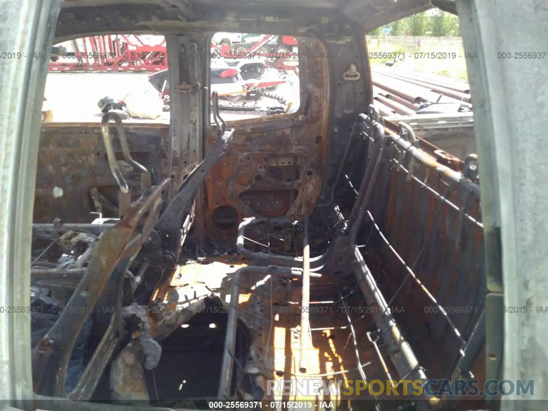 8 Фотография поврежденного автомобиля 5TFUM5F17KX082080 TOYOTA TUNDRA 2019