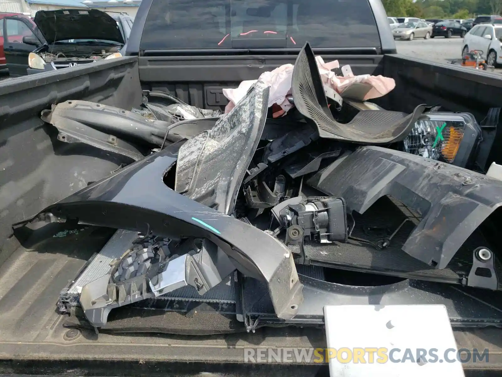 9 Photograph of a damaged car 5TFUM5F17KX082211 TOYOTA TUNDRA 2019