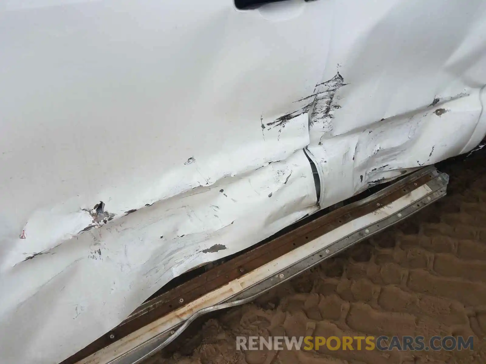 10 Photograph of a damaged car 5TFUM5F18KX082329 TOYOTA TUNDRA 2019