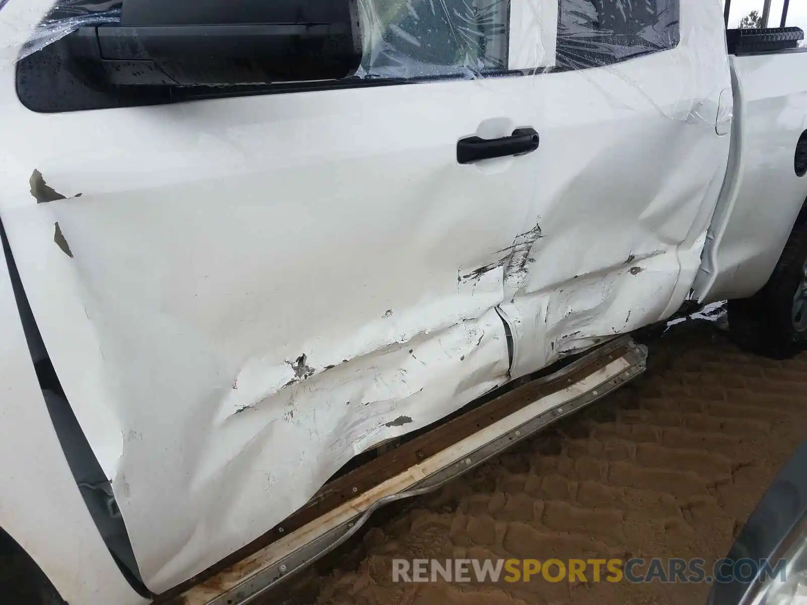 9 Photograph of a damaged car 5TFUM5F18KX082329 TOYOTA TUNDRA 2019