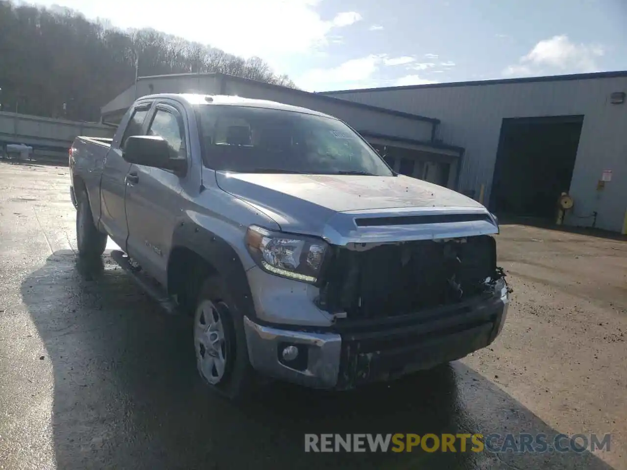 1 Photograph of a damaged car 5TFUM5F1XKX083949 TOYOTA TUNDRA 2019