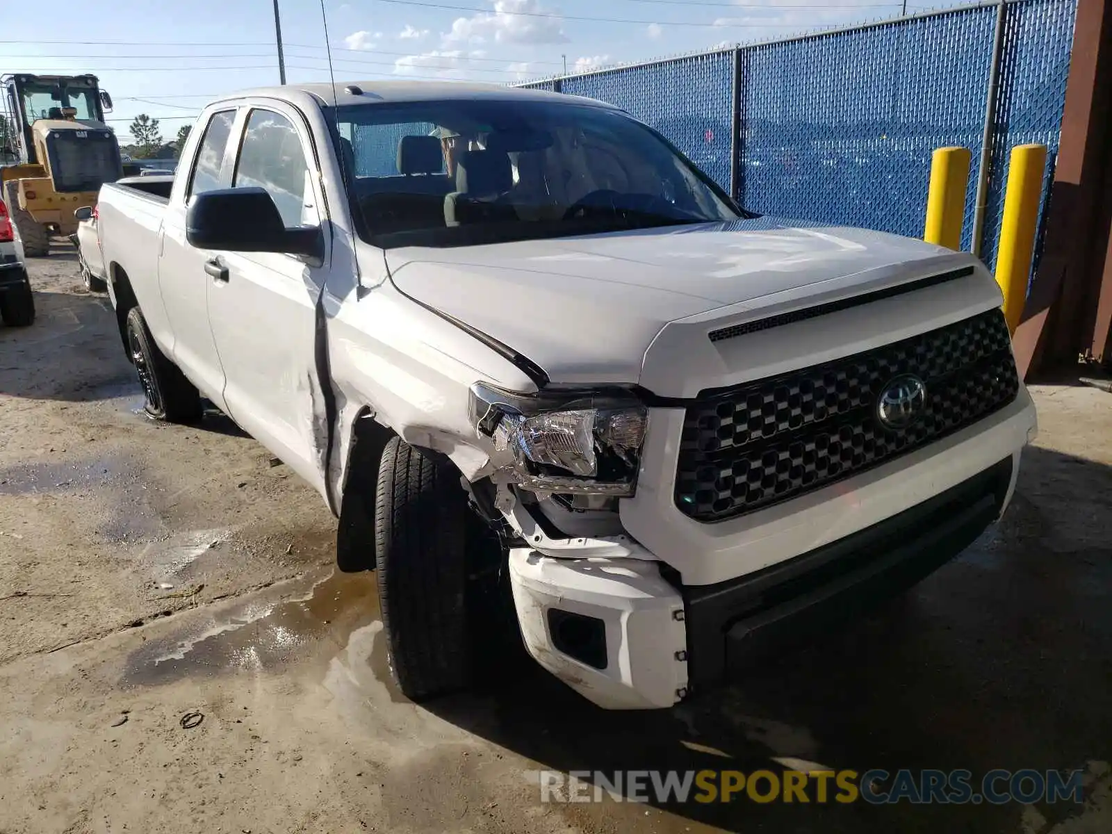 1 Photograph of a damaged car 5TFUW5F10KX795980 TOYOTA TUNDRA 2019