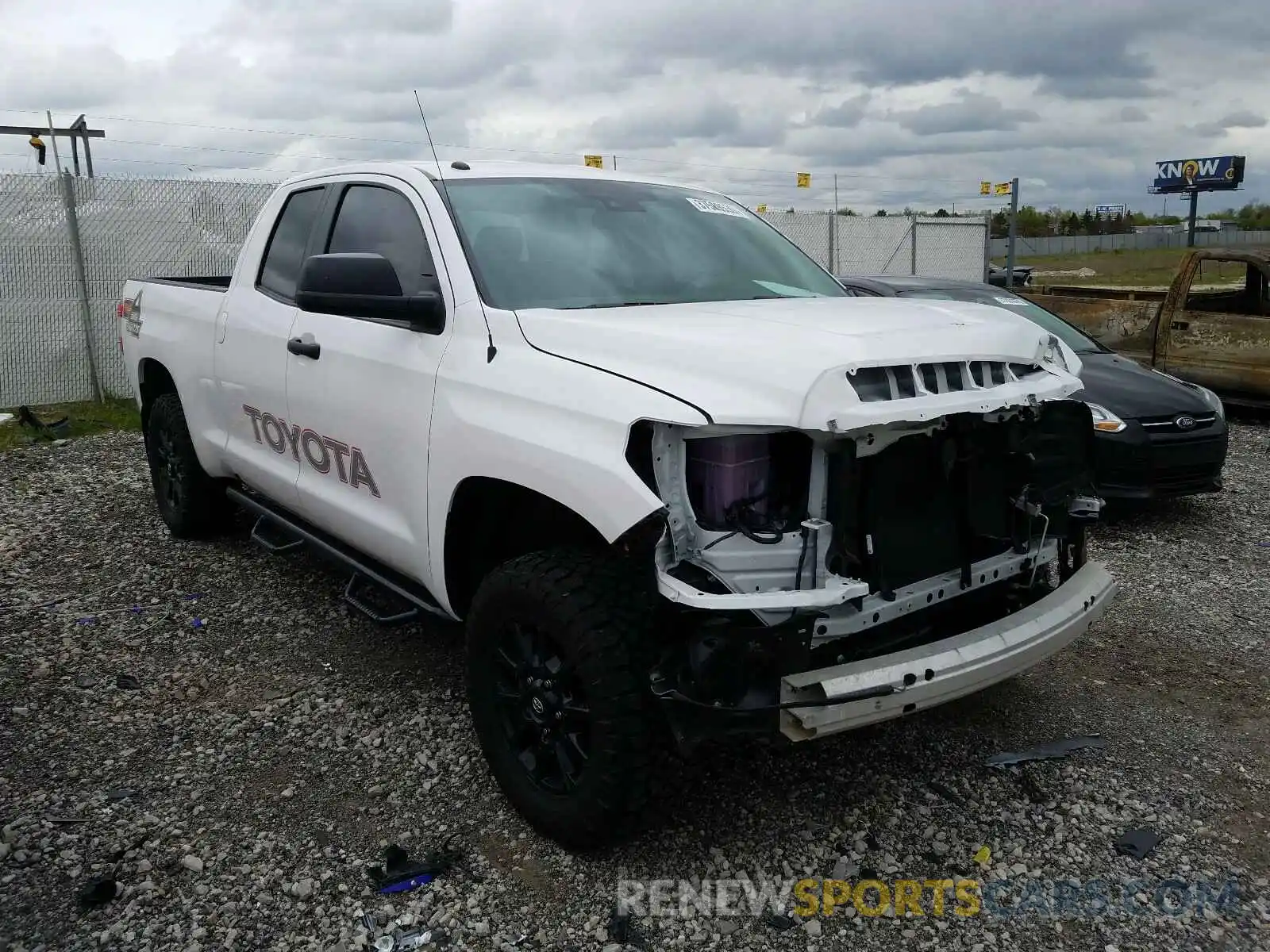 1 Photograph of a damaged car 5TFUW5F10KX808193 TOYOTA TUNDRA 2019