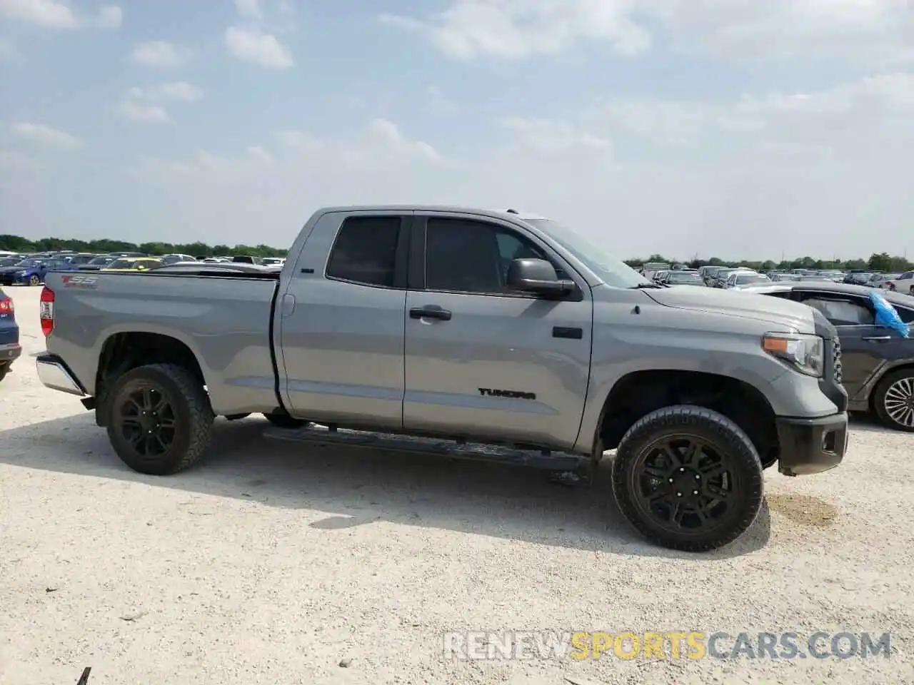 9 Photograph of a damaged car 5TFUW5F11KX799925 TOYOTA TUNDRA 2019