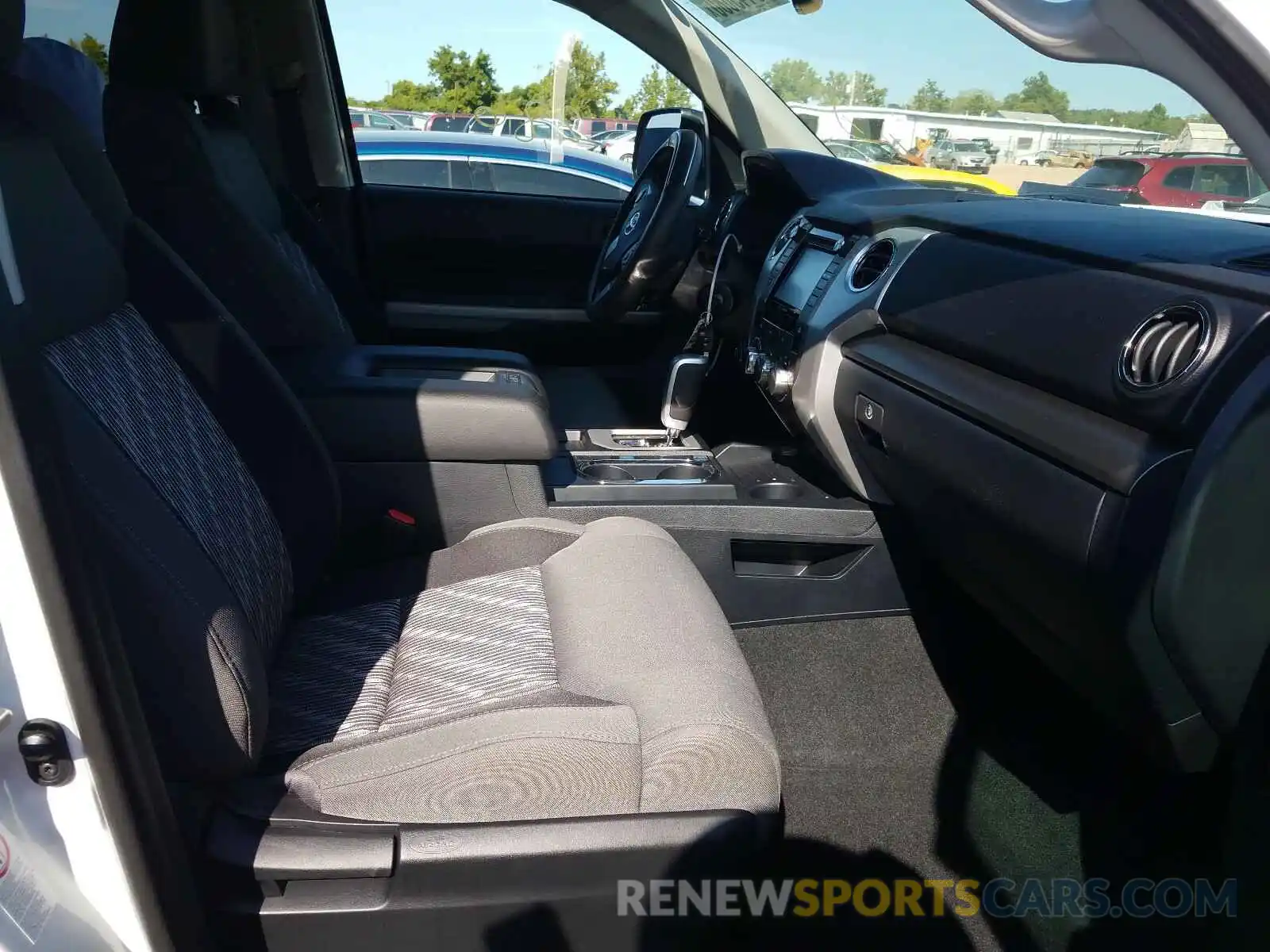 5 Photograph of a damaged car 5TFUW5F11KX809899 TOYOTA TUNDRA 2019