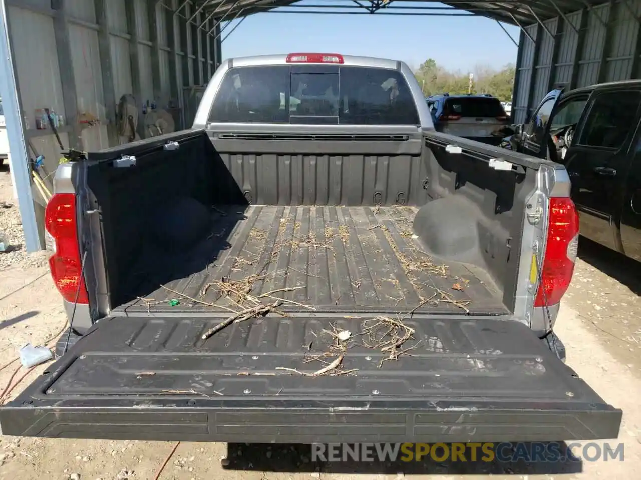 9 Photograph of a damaged car 5TFUW5F12KX778873 TOYOTA TUNDRA 2019