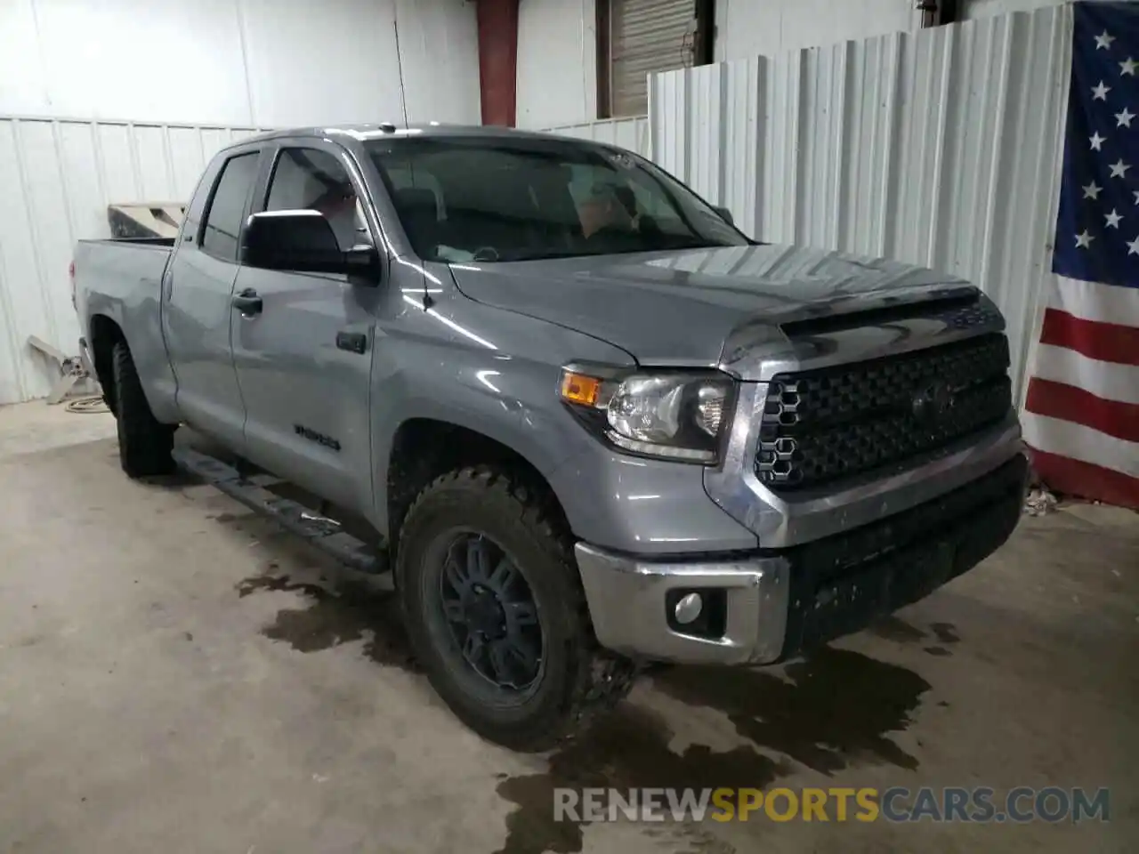 1 Photograph of a damaged car 5TFUW5F13KX784018 TOYOTA TUNDRA 2019