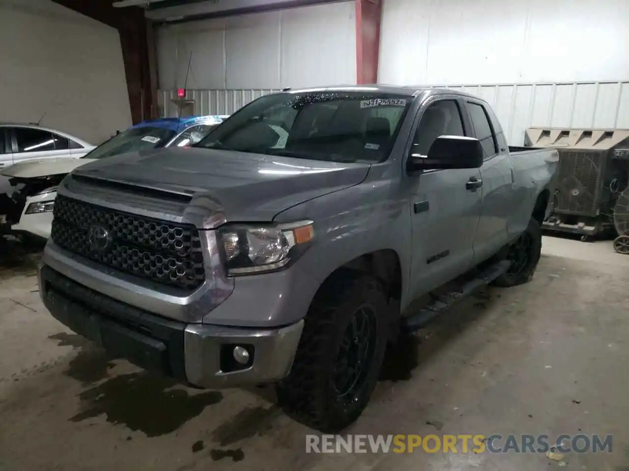 2 Photograph of a damaged car 5TFUW5F13KX784018 TOYOTA TUNDRA 2019