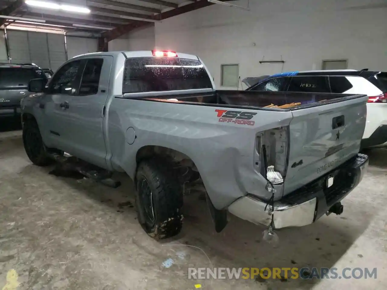 3 Photograph of a damaged car 5TFUW5F13KX784018 TOYOTA TUNDRA 2019