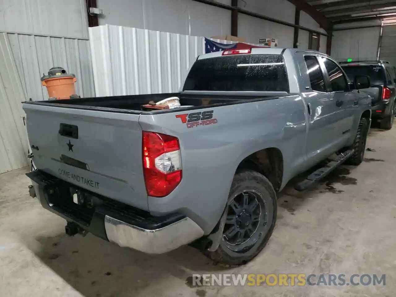 4 Photograph of a damaged car 5TFUW5F13KX784018 TOYOTA TUNDRA 2019