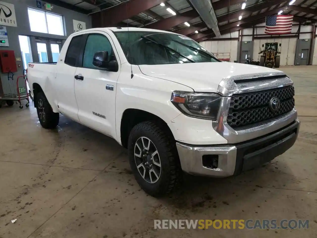 1 Photograph of a damaged car 5TFUW5F13KX831340 TOYOTA TUNDRA 2019