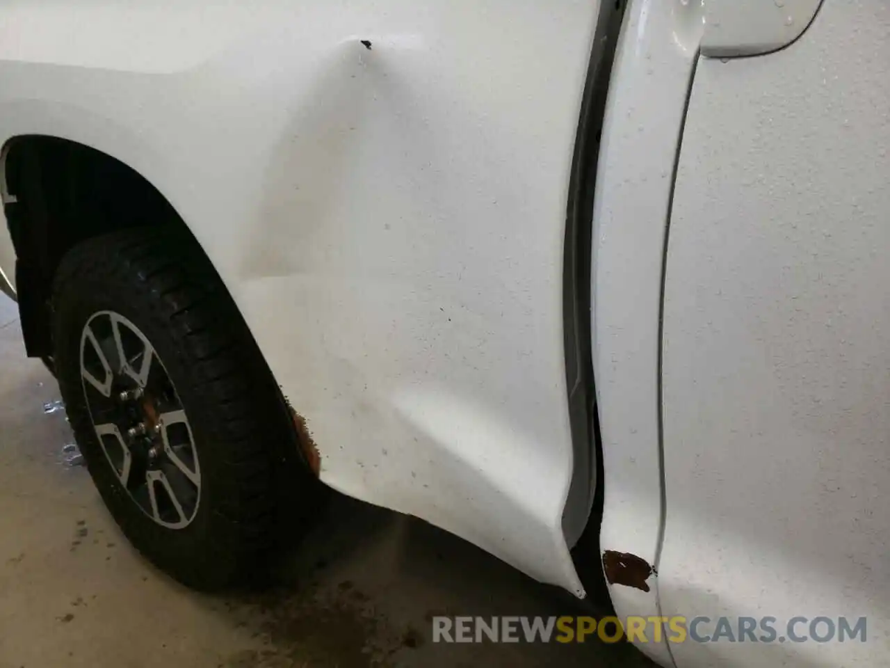 9 Photograph of a damaged car 5TFUW5F13KX831340 TOYOTA TUNDRA 2019