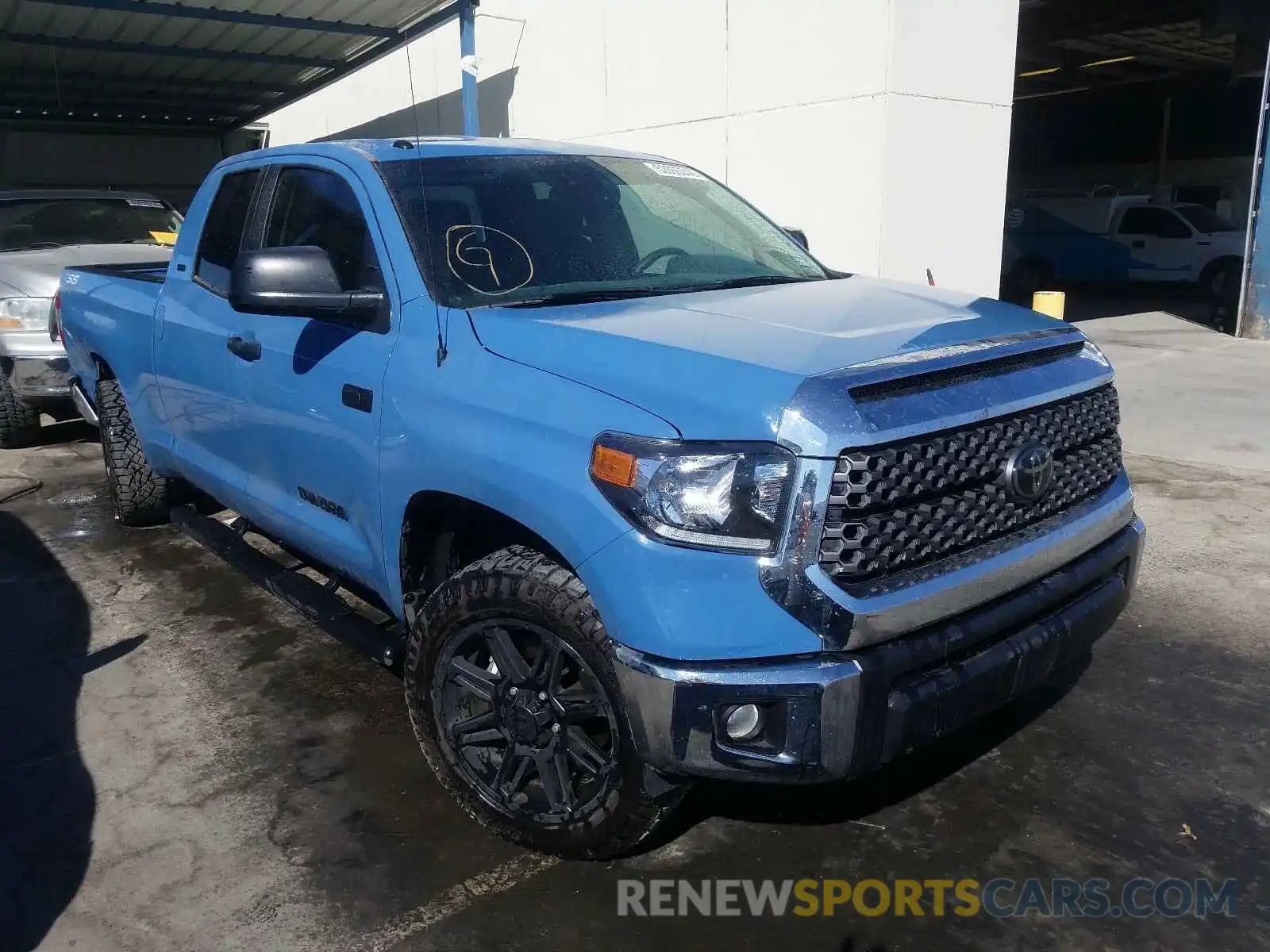 1 Photograph of a damaged car 5TFUW5F13KX861812 TOYOTA TUNDRA 2019