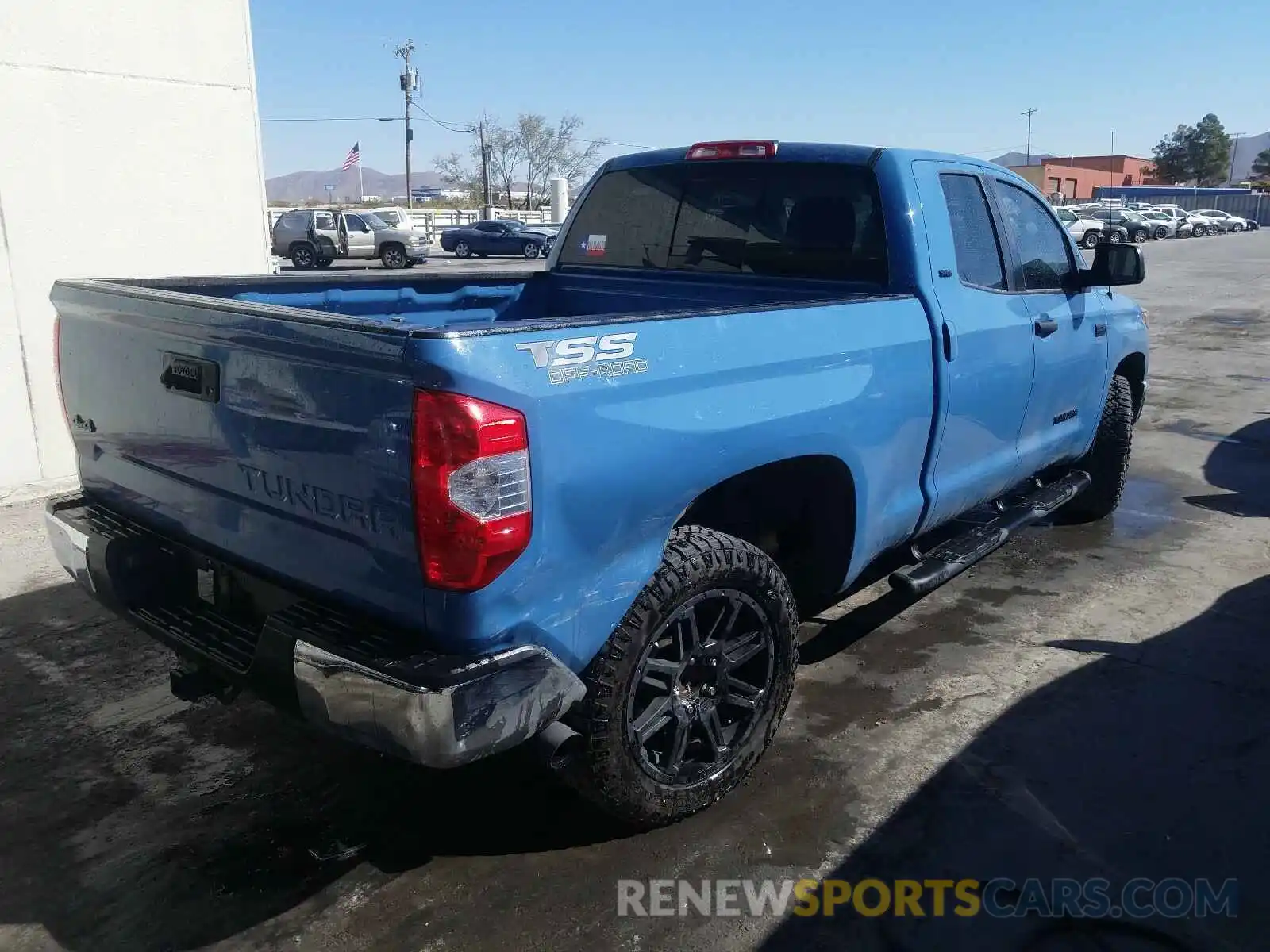 4 Photograph of a damaged car 5TFUW5F13KX861812 TOYOTA TUNDRA 2019