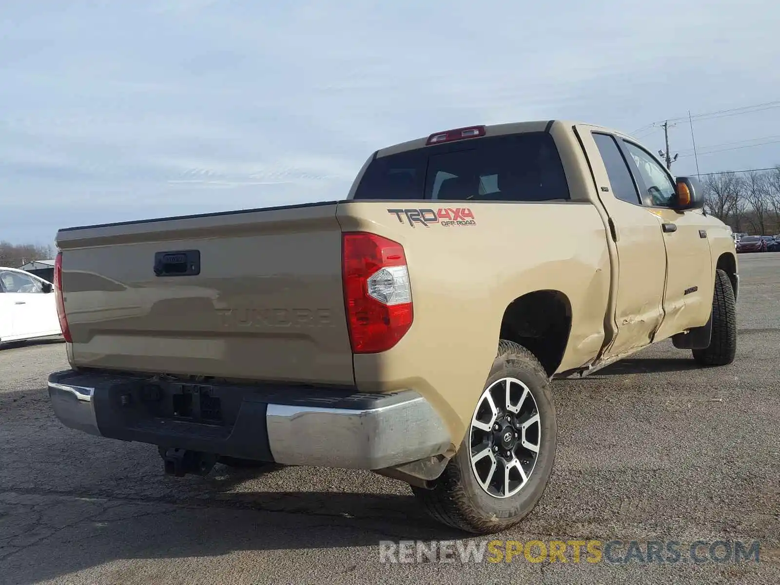 4 Photograph of a damaged car 5TFUW5F14KX843710 TOYOTA TUNDRA 2019