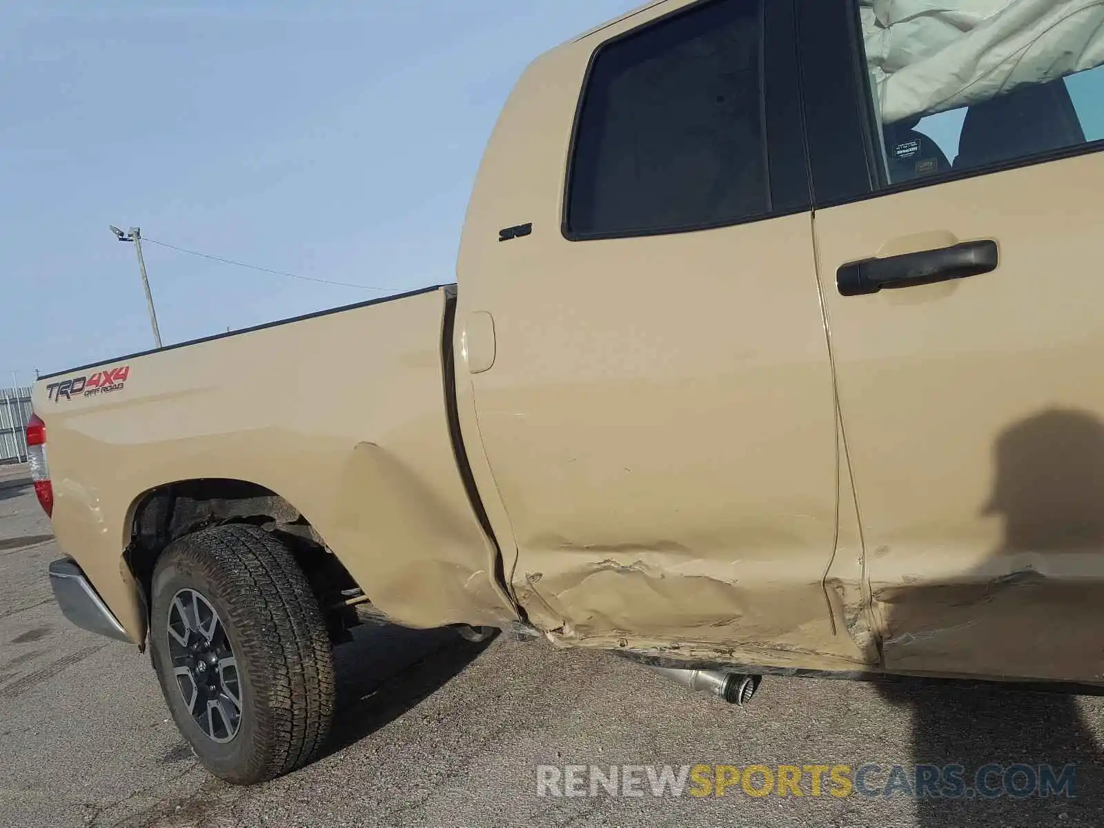 9 Photograph of a damaged car 5TFUW5F14KX843710 TOYOTA TUNDRA 2019