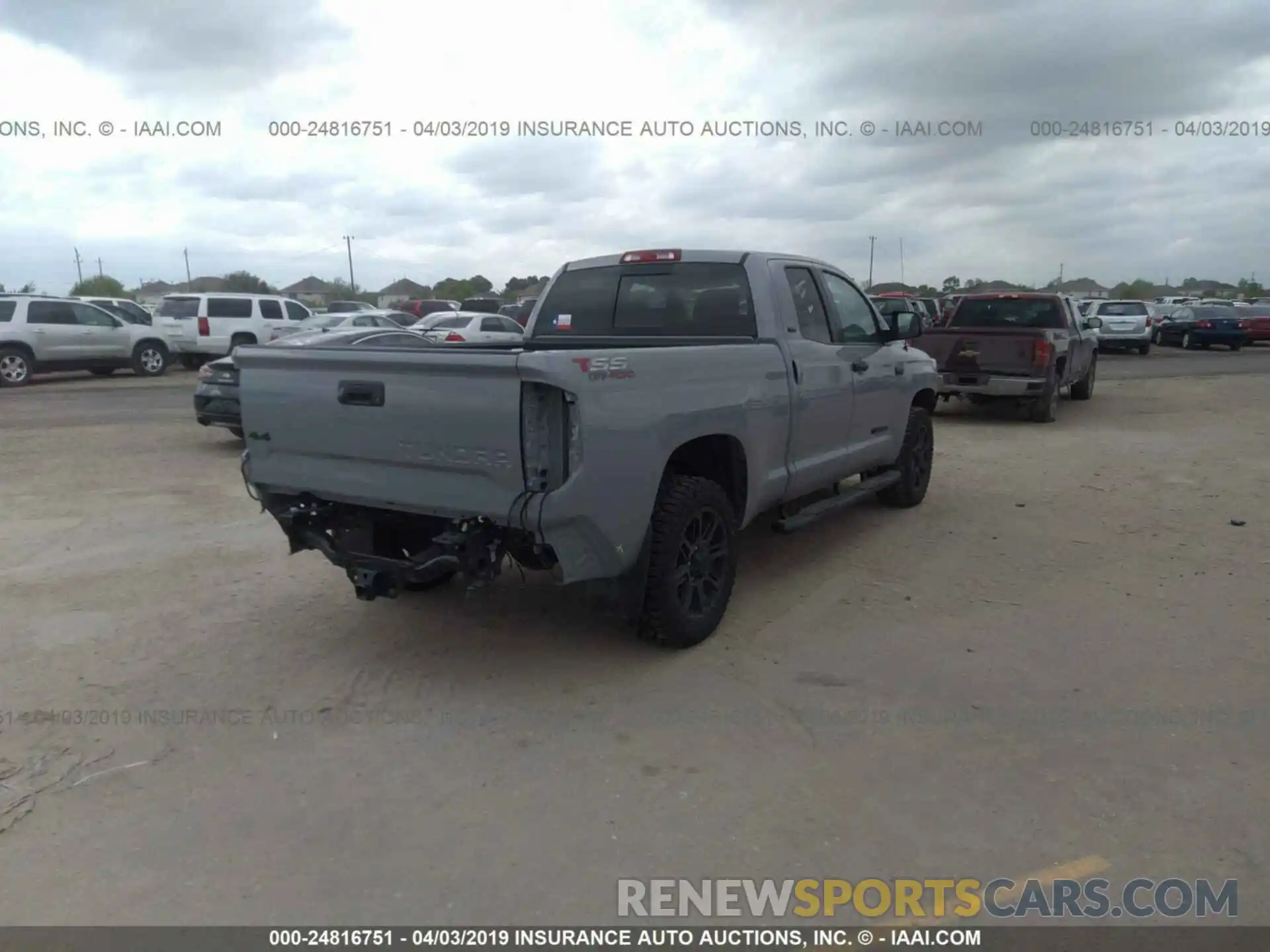 4 Photograph of a damaged car 5TFUW5F15KX815219 TOYOTA TUNDRA 2019