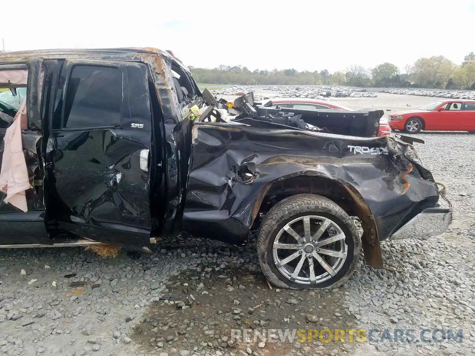 10 Photograph of a damaged car 5TFUW5F15KX820680 TOYOTA TUNDRA 2019