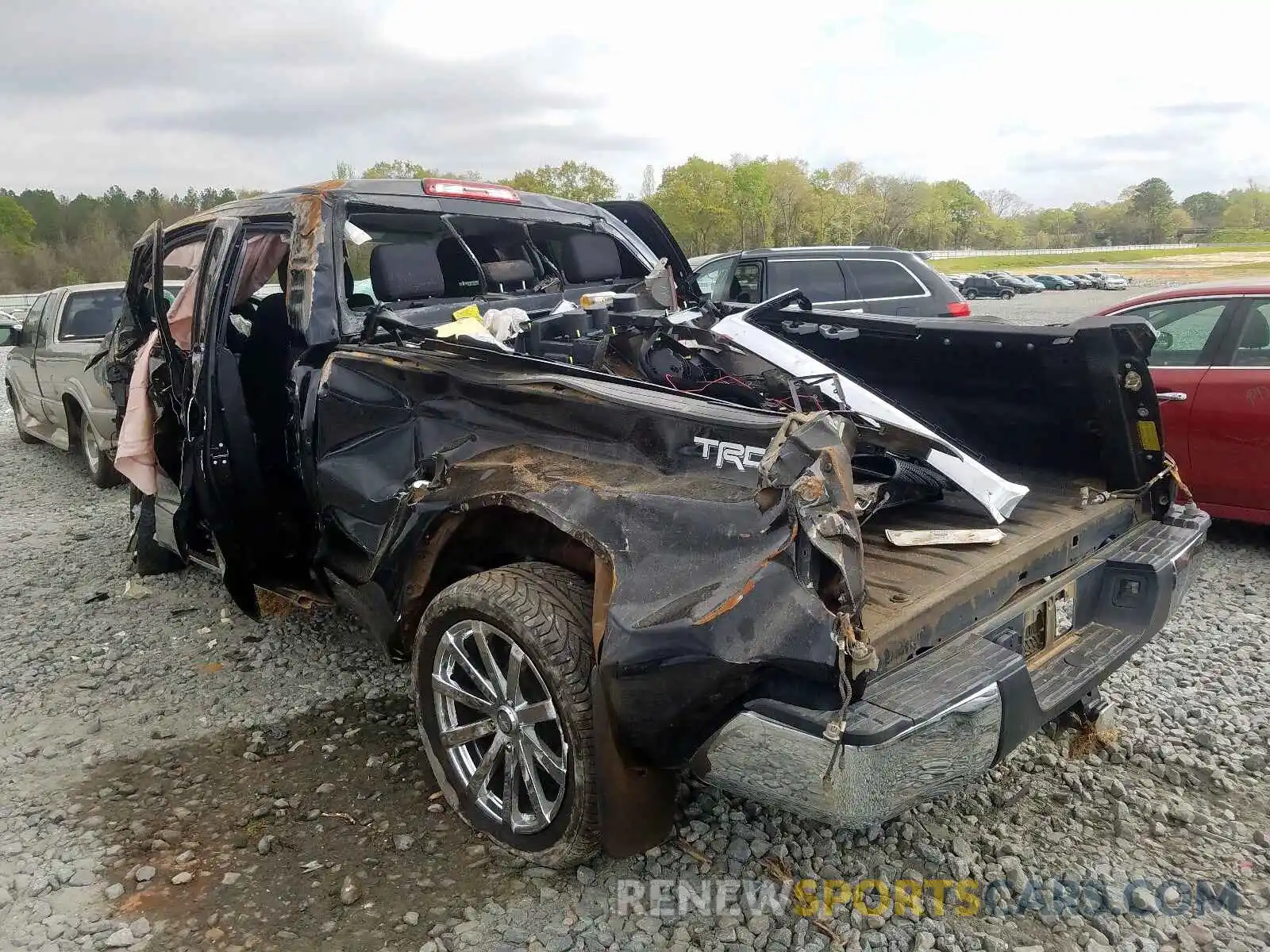 3 Photograph of a damaged car 5TFUW5F15KX820680 TOYOTA TUNDRA 2019