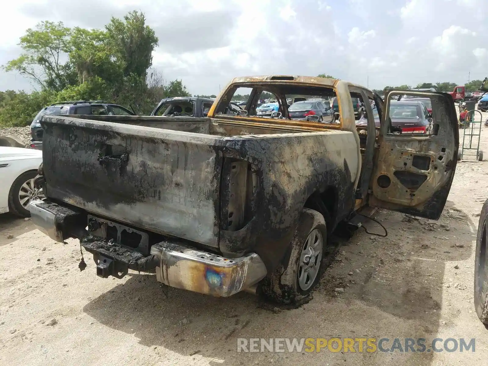 4 Photograph of a damaged car 5TFUW5F17KX777931 TOYOTA TUNDRA 2019