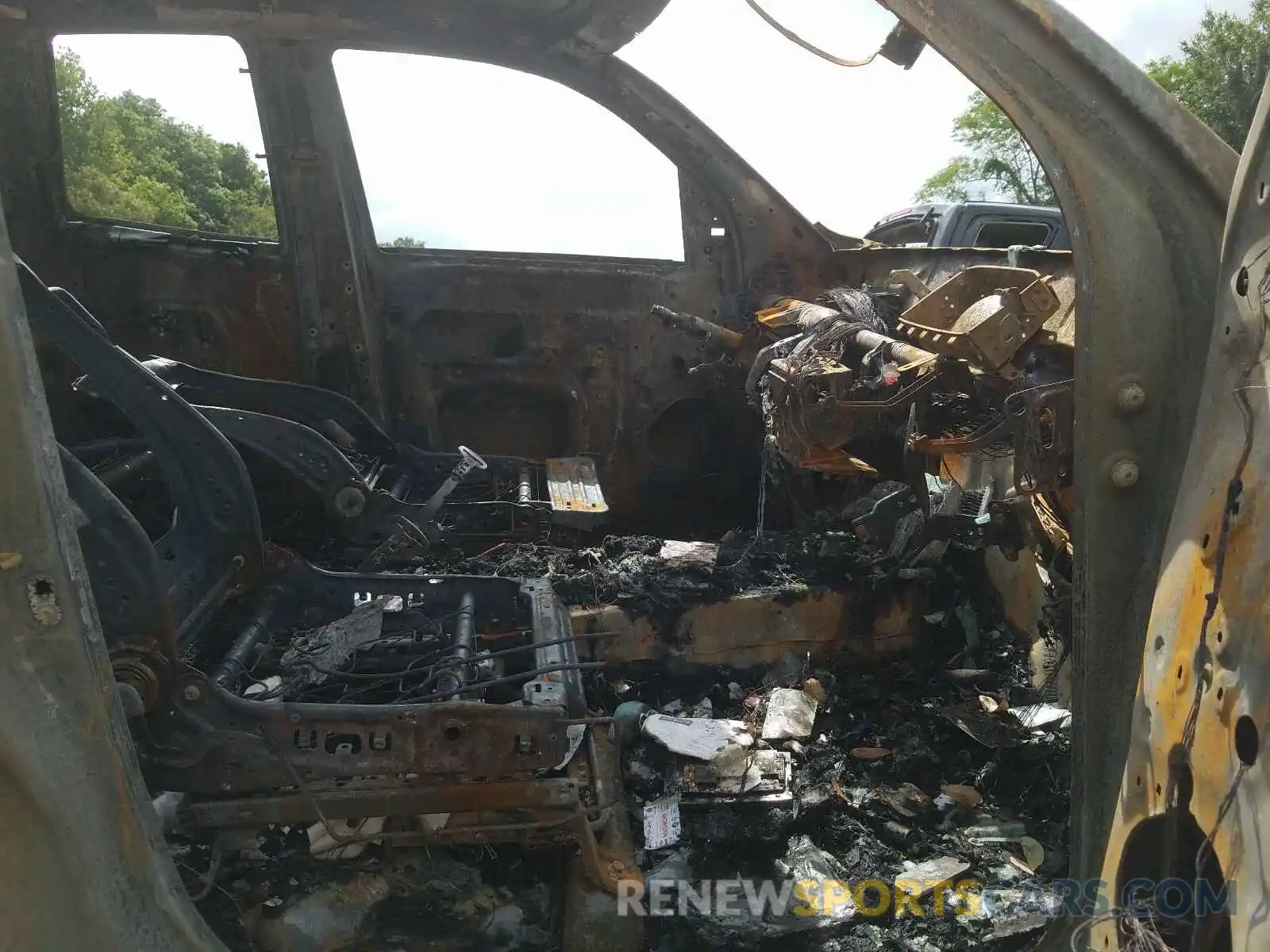 5 Photograph of a damaged car 5TFUW5F17KX777931 TOYOTA TUNDRA 2019