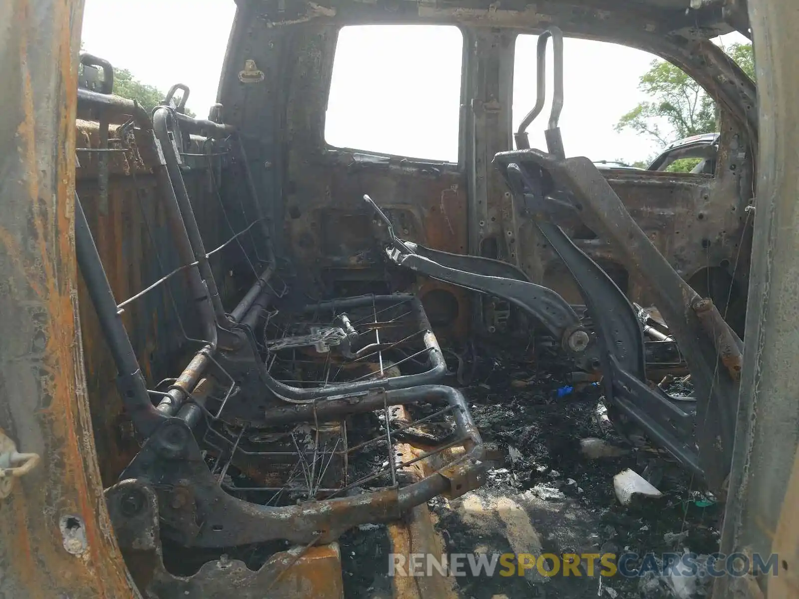 6 Photograph of a damaged car 5TFUW5F17KX777931 TOYOTA TUNDRA 2019