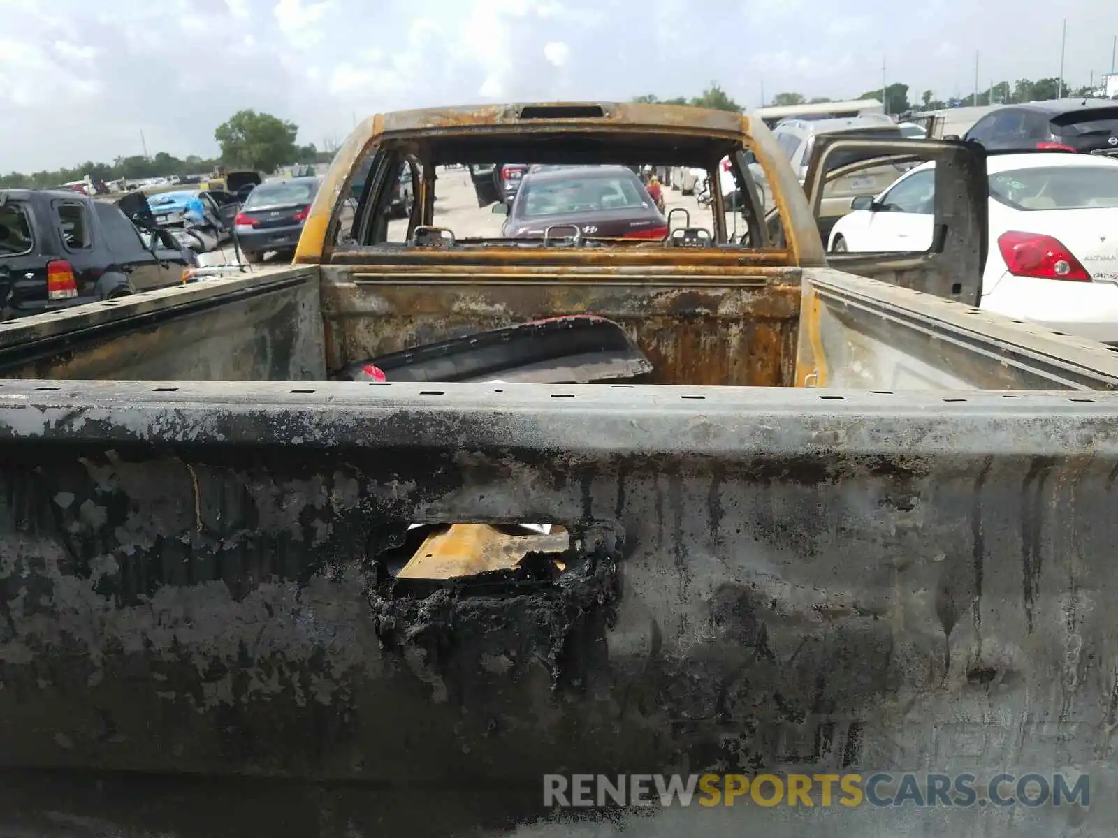 9 Photograph of a damaged car 5TFUW5F17KX777931 TOYOTA TUNDRA 2019