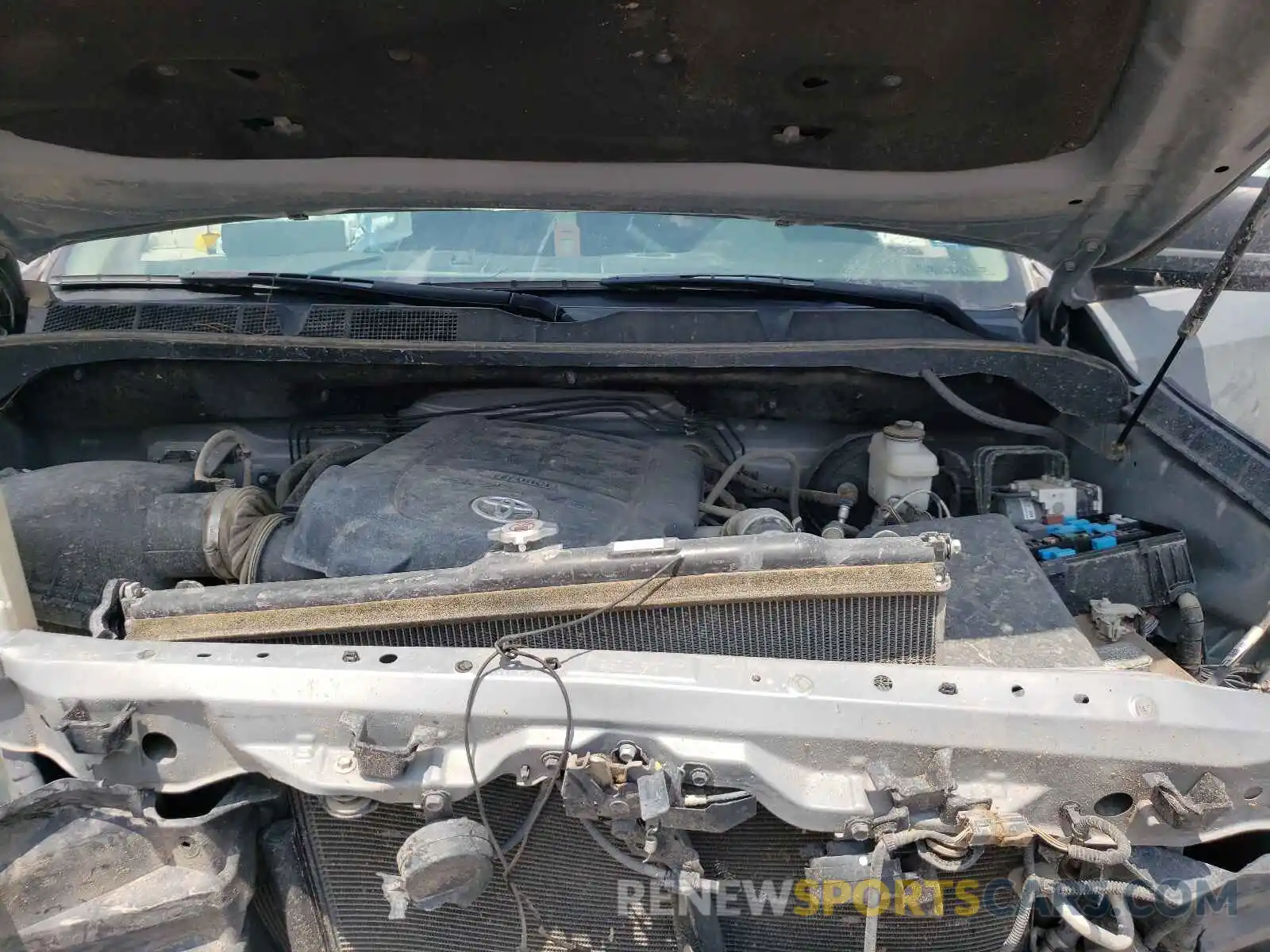 7 Photograph of a damaged car 5TFUW5F19KX811755 TOYOTA TUNDRA 2019