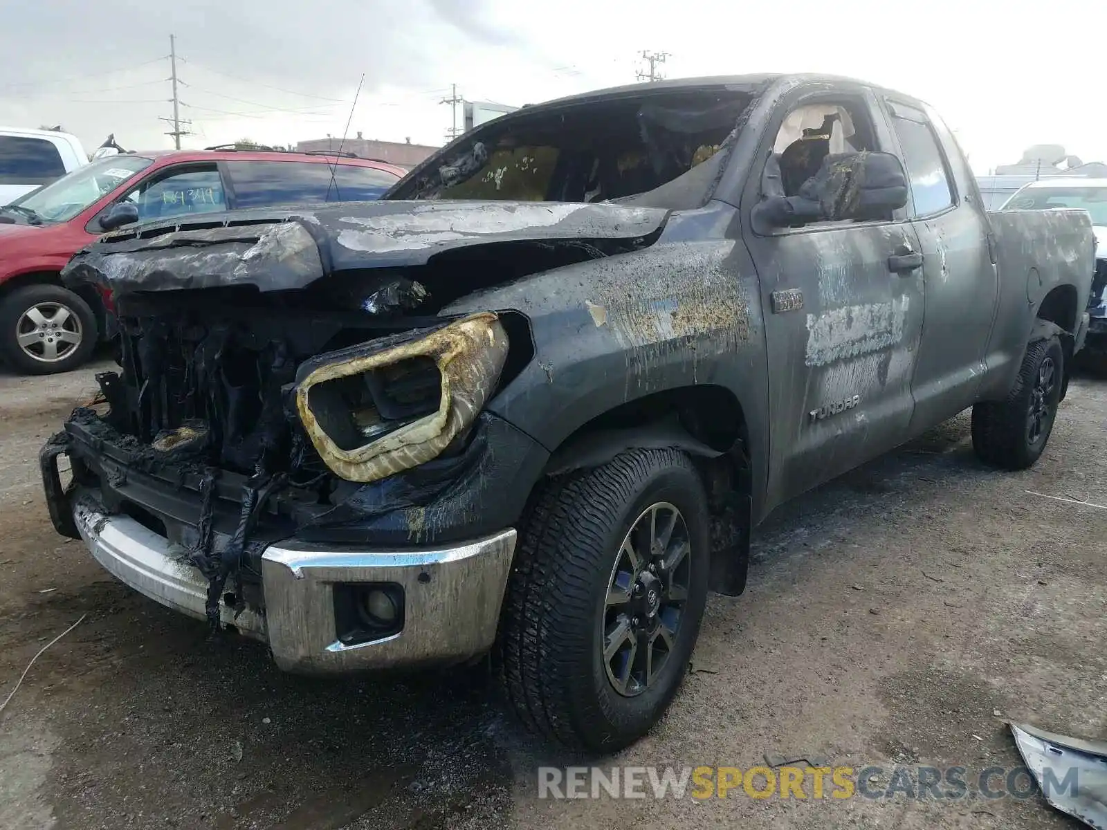 2 Photograph of a damaged car 5TFUW5F1XKX815586 TOYOTA TUNDRA 2019