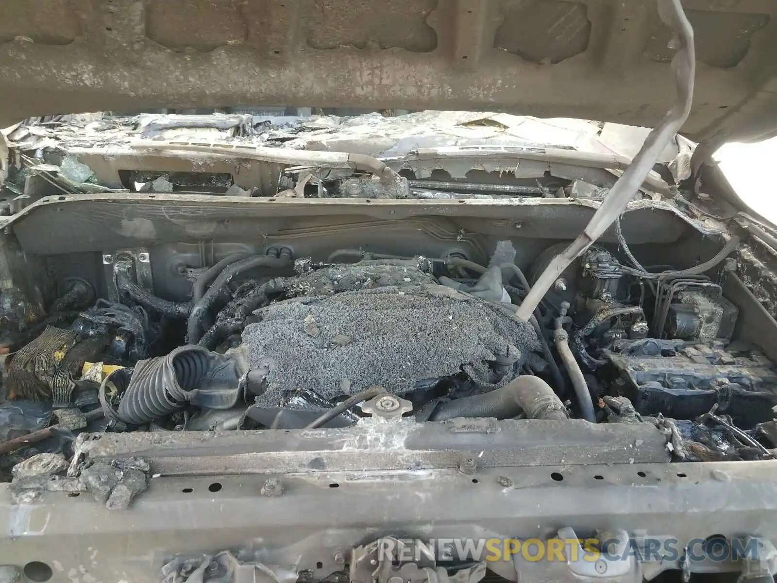 7 Photograph of a damaged car 5TFUW5F1XKX815586 TOYOTA TUNDRA 2019