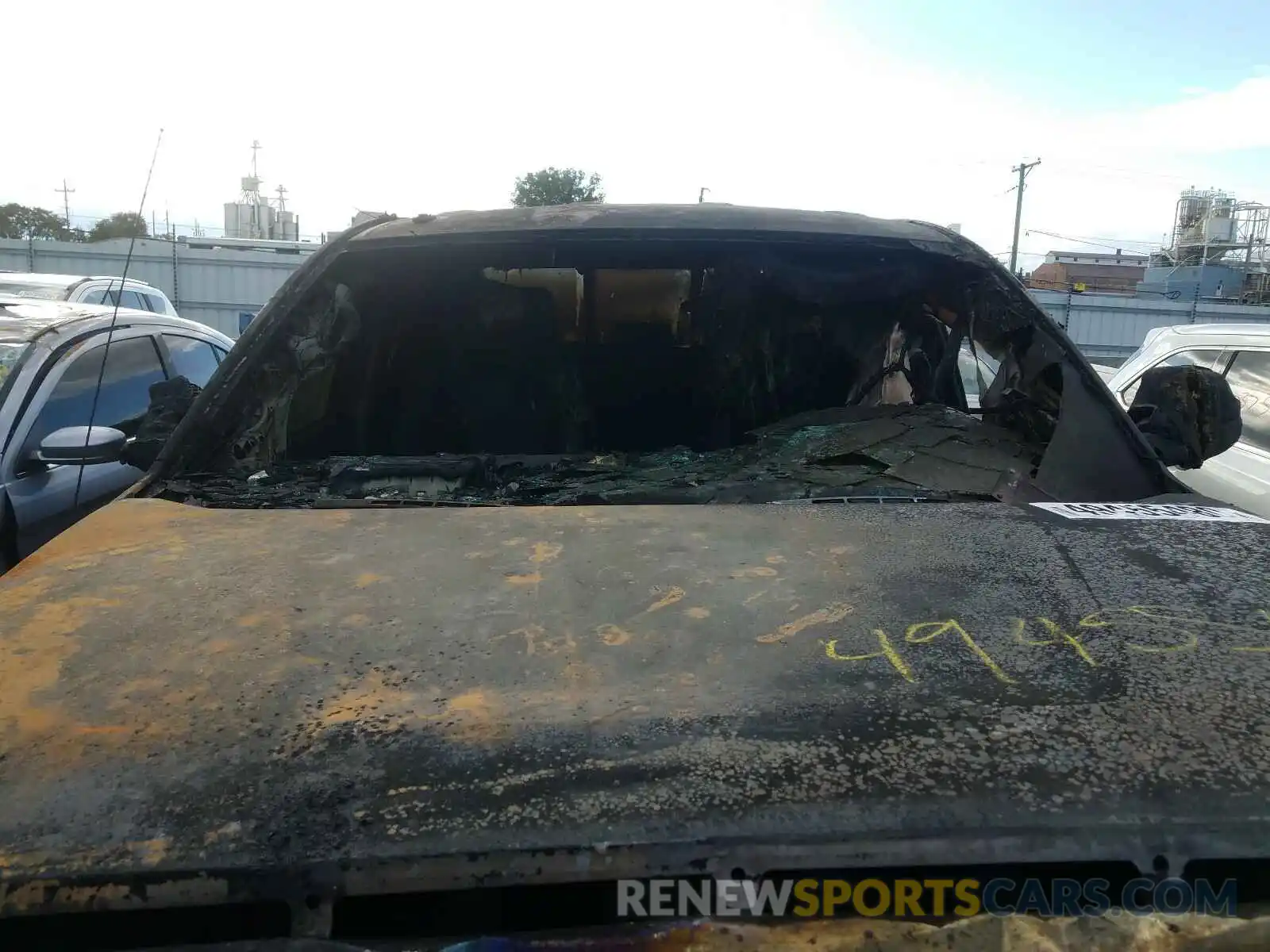 9 Photograph of a damaged car 5TFUW5F1XKX815586 TOYOTA TUNDRA 2019