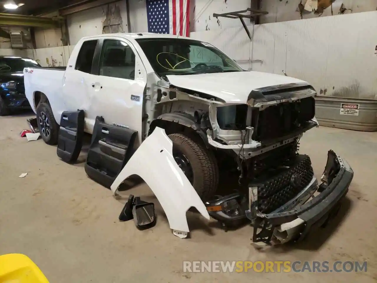 1 Photograph of a damaged car 5TFUW5F1XKX850788 TOYOTA TUNDRA 2019