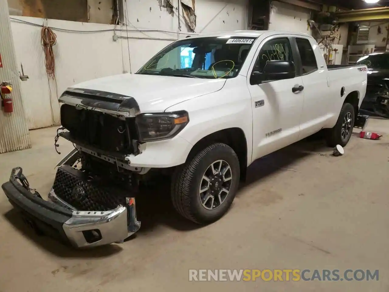 2 Photograph of a damaged car 5TFUW5F1XKX850788 TOYOTA TUNDRA 2019