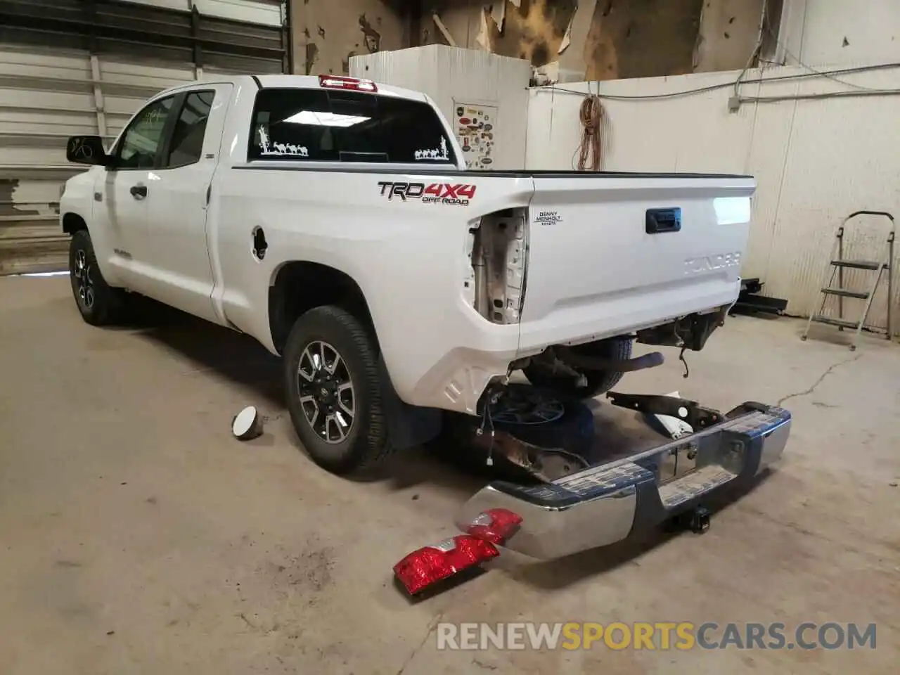 3 Photograph of a damaged car 5TFUW5F1XKX850788 TOYOTA TUNDRA 2019