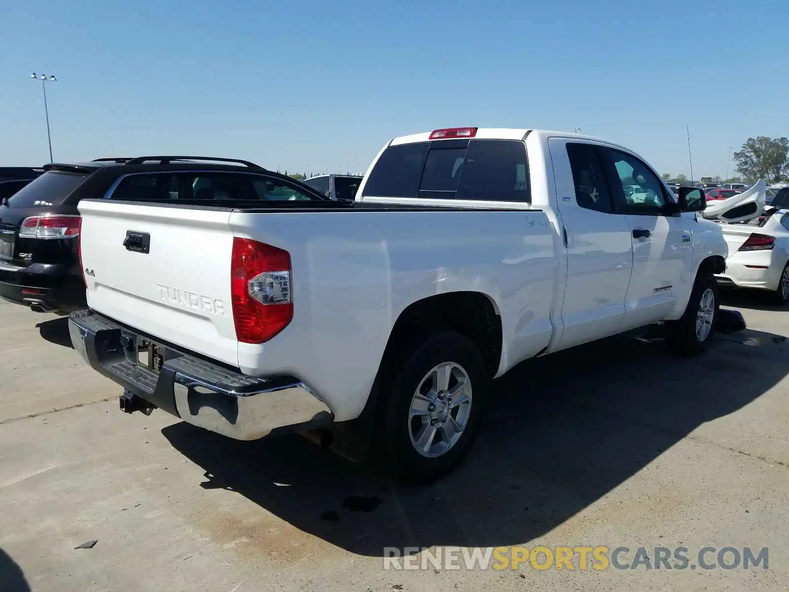 4 Photograph of a damaged car 5TFUW5F1XKX863542 TOYOTA TUNDRA 2019