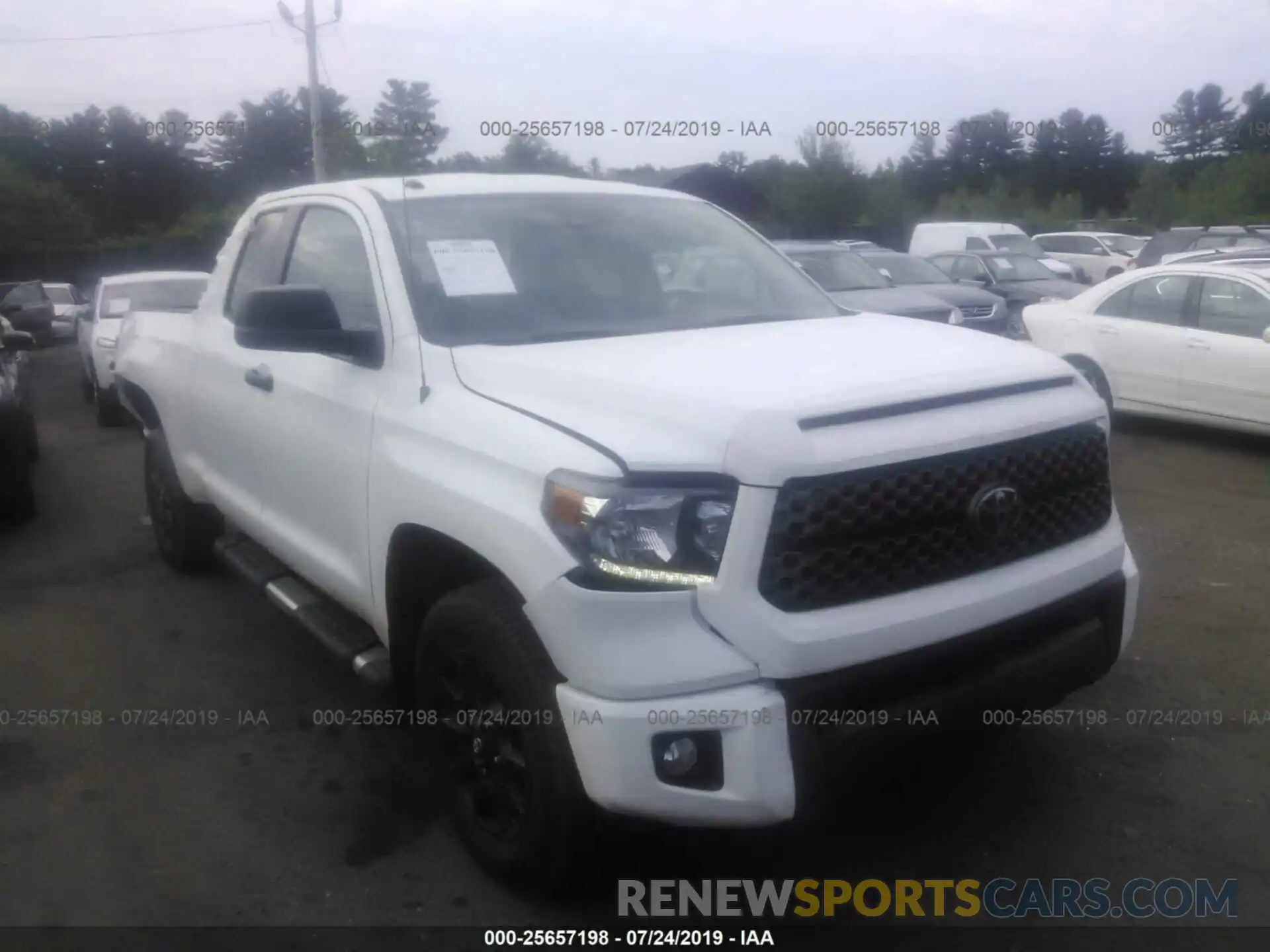 1 Photograph of a damaged car 5TFUY5F10KX778008 TOYOTA TUNDRA 2019