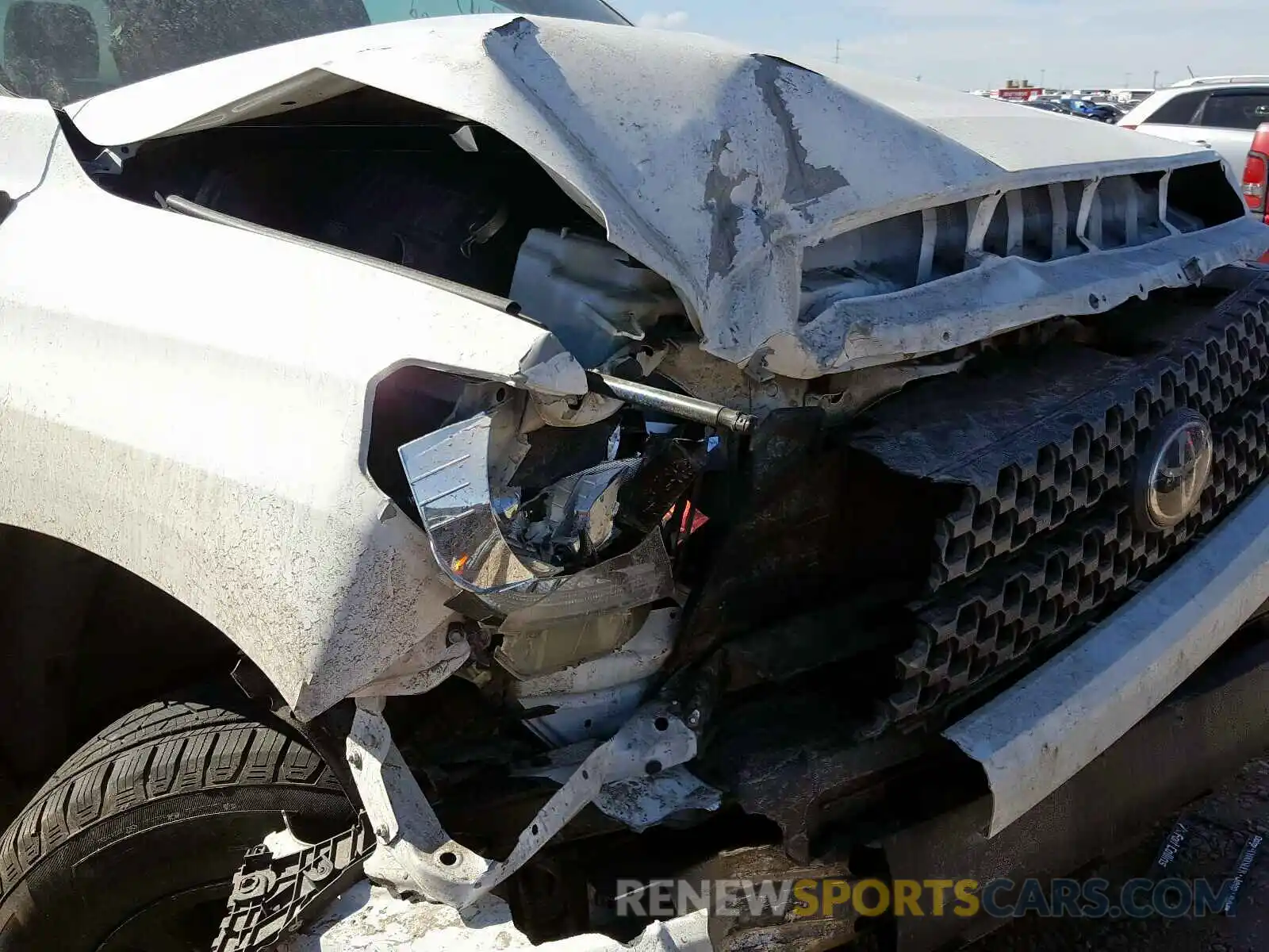 9 Photograph of a damaged car 5TFUY5F10KX795925 TOYOTA TUNDRA 2019