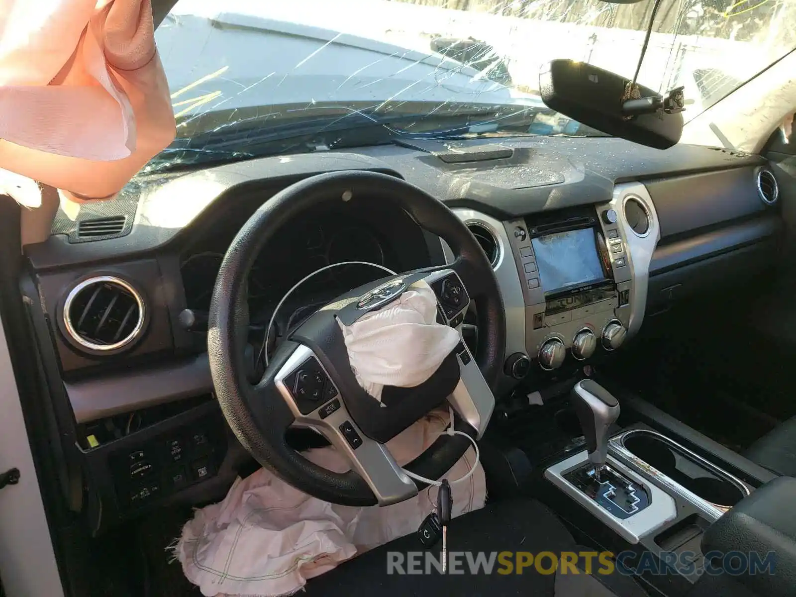 9 Photograph of a damaged car 5TFUY5F10KX836120 TOYOTA TUNDRA 2019