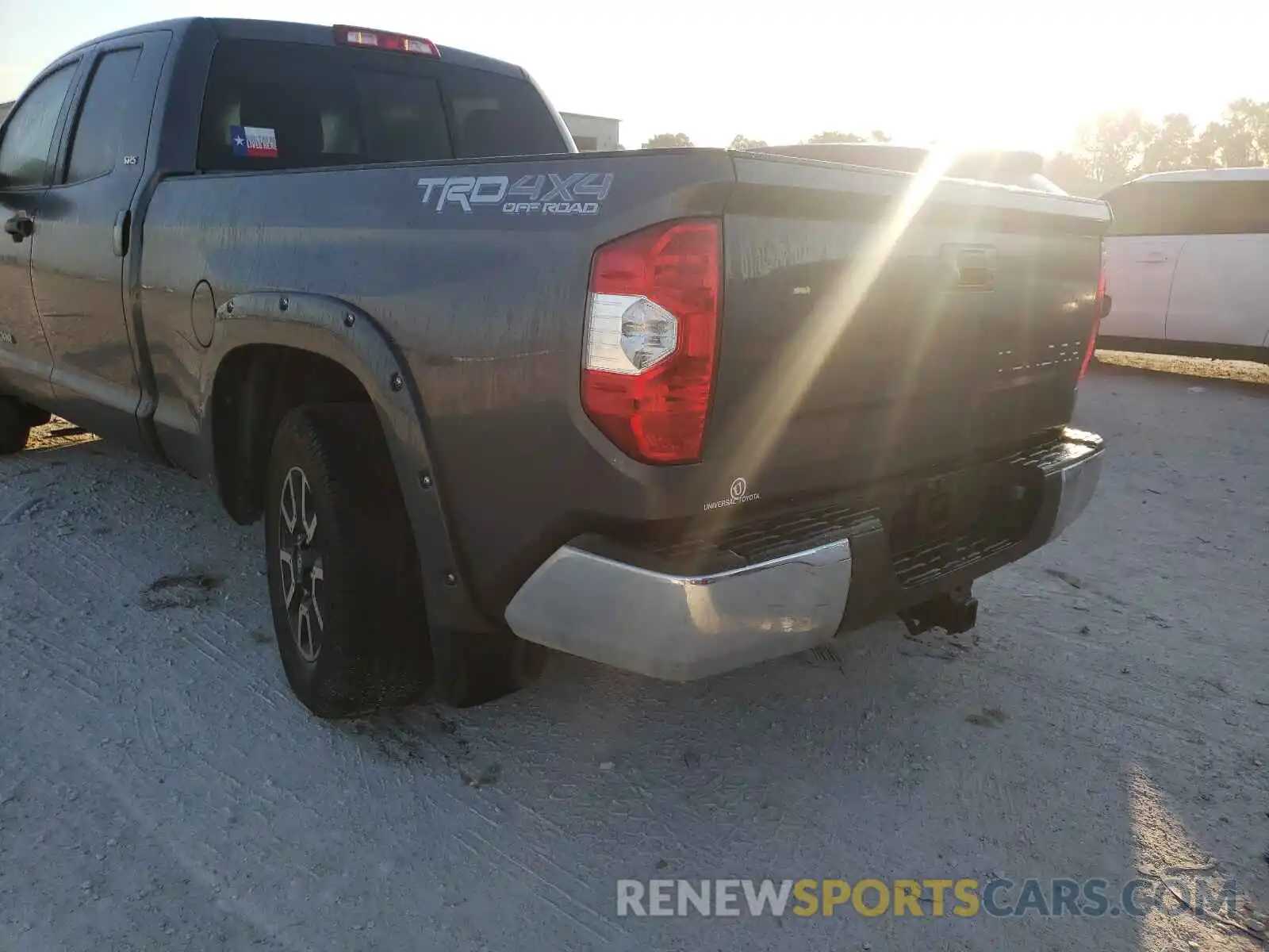 9 Photograph of a damaged car 5TFUY5F11KX792371 TOYOTA TUNDRA 2019