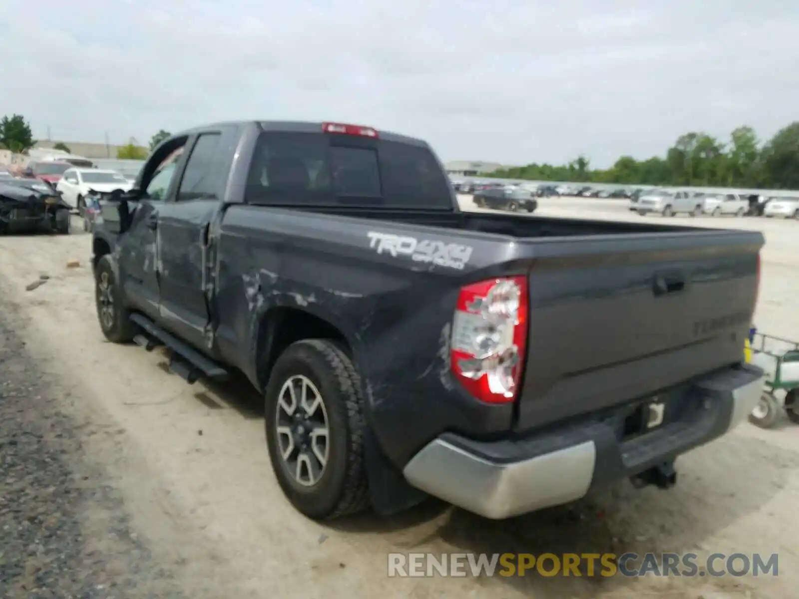 3 Фотография поврежденного автомобиля 5TFUY5F11KX794993 TOYOTA TUNDRA 2019