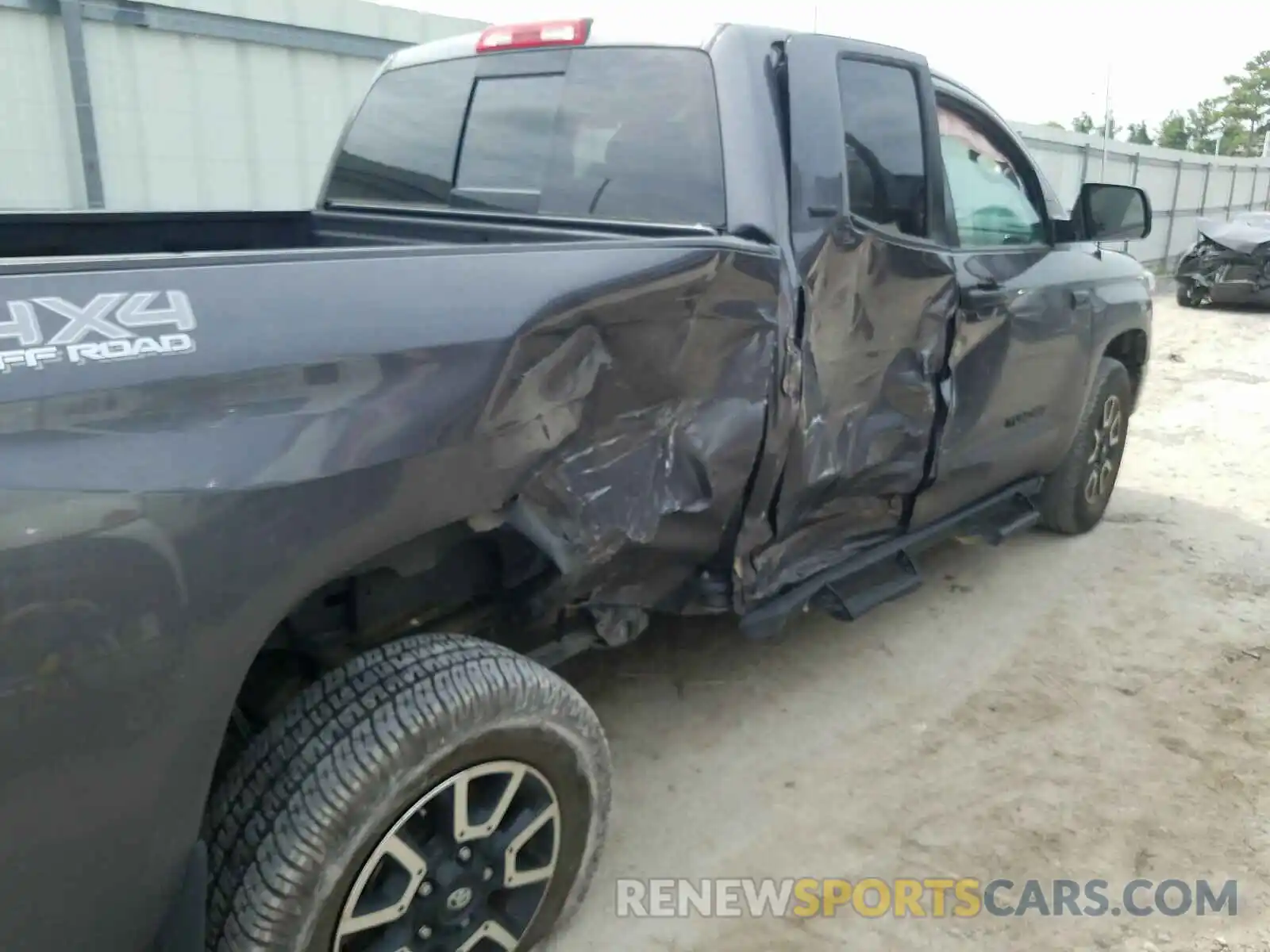 9 Photograph of a damaged car 5TFUY5F11KX794993 TOYOTA TUNDRA 2019