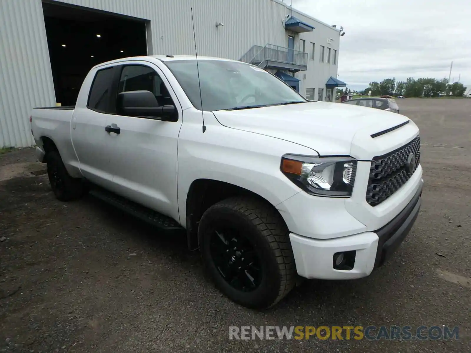 1 Photograph of a damaged car 5TFUY5F11KX797473 TOYOTA TUNDRA 2019