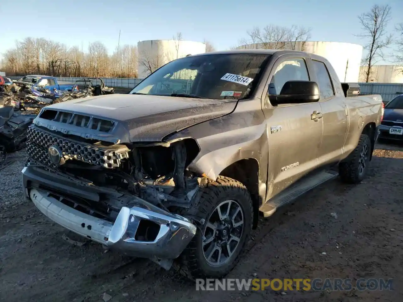 1 Photograph of a damaged car 5TFUY5F11KX806463 TOYOTA TUNDRA 2019